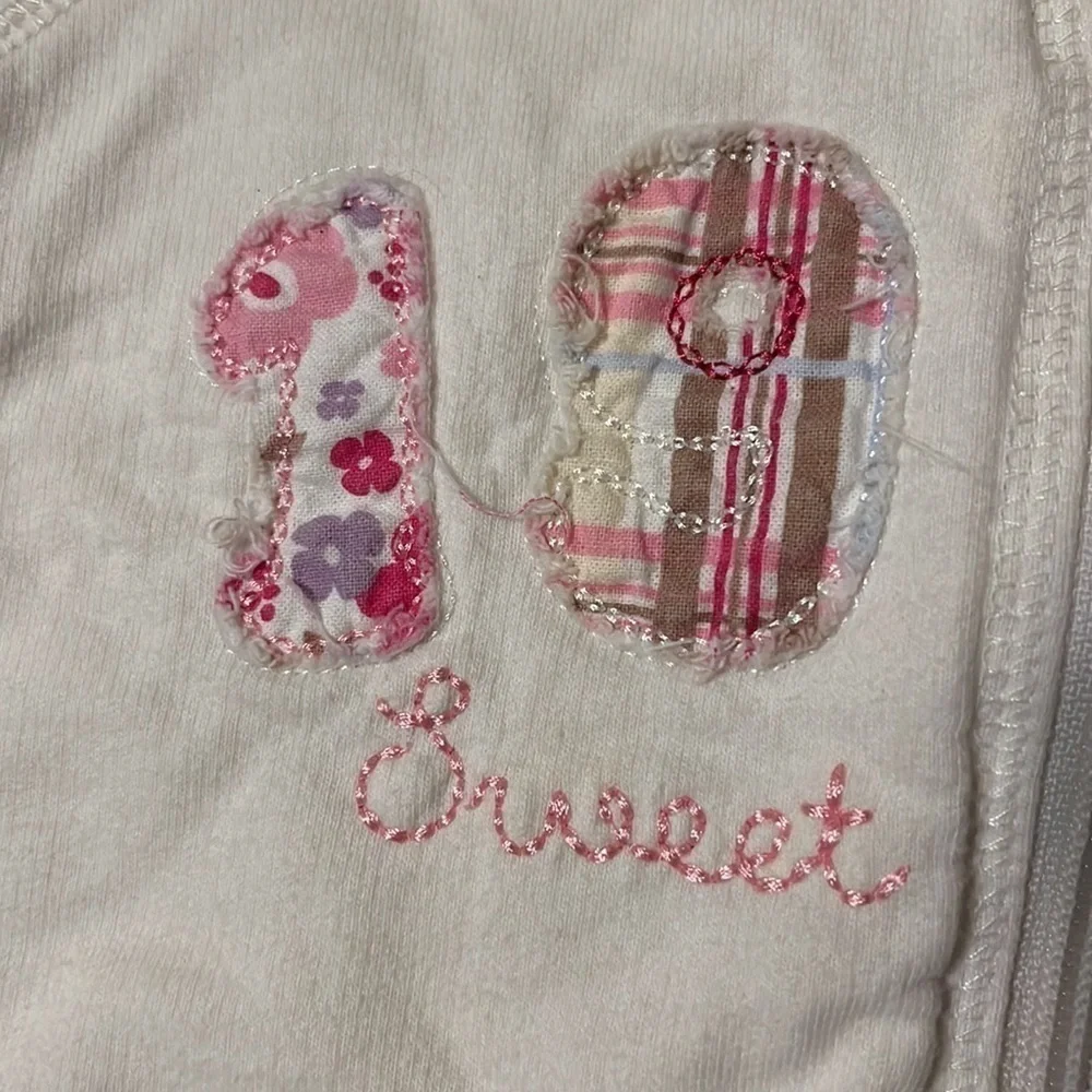 Disney short sleeve hoodie, white. Sz 4T